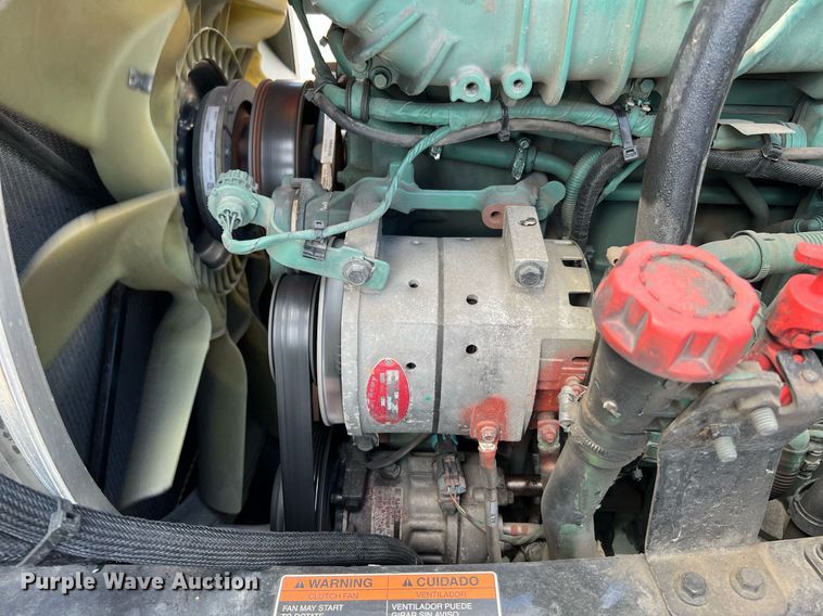 image for item DQ2140 2020 Volvo VNL860  semi truck