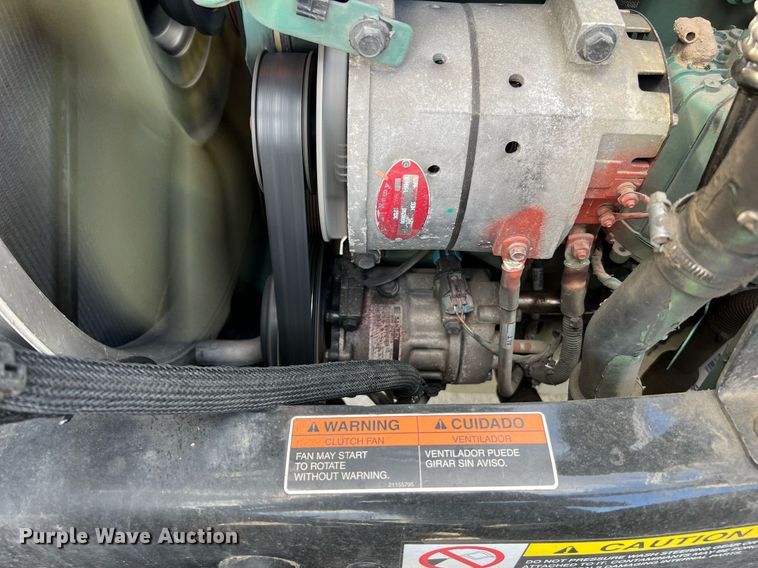 image for item DQ2140 2020 Volvo VNL860  semi truck