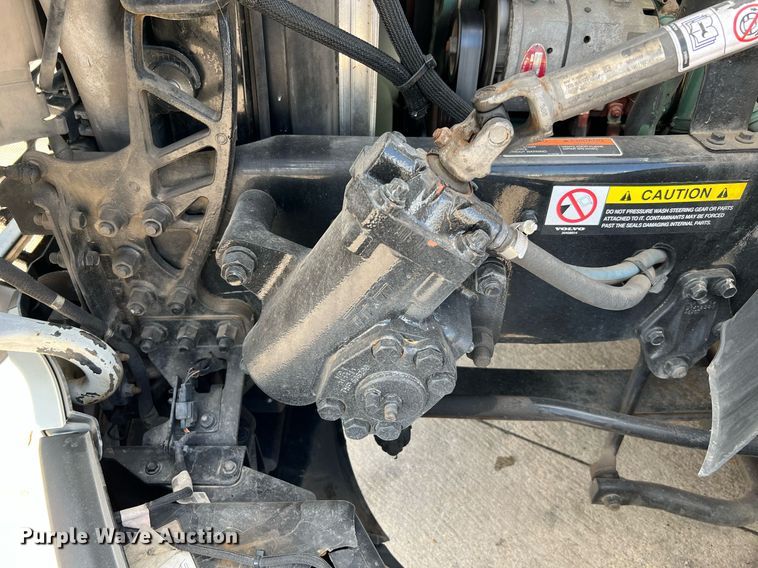 image for item DQ2140 2020 Volvo VNL860  semi truck