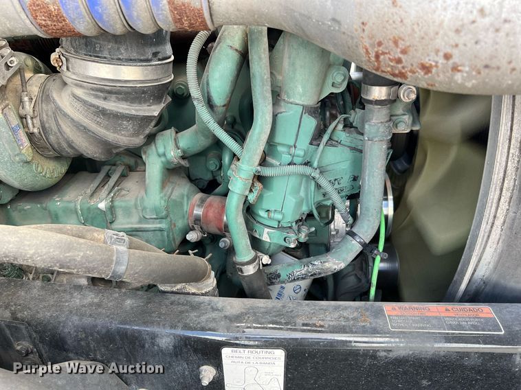 image for item DQ2140 2020 Volvo VNL860  semi truck