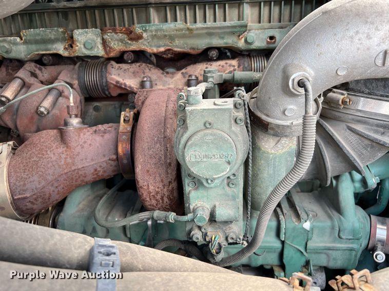 image for item DQ2140 2020 Volvo VNL860  semi truck