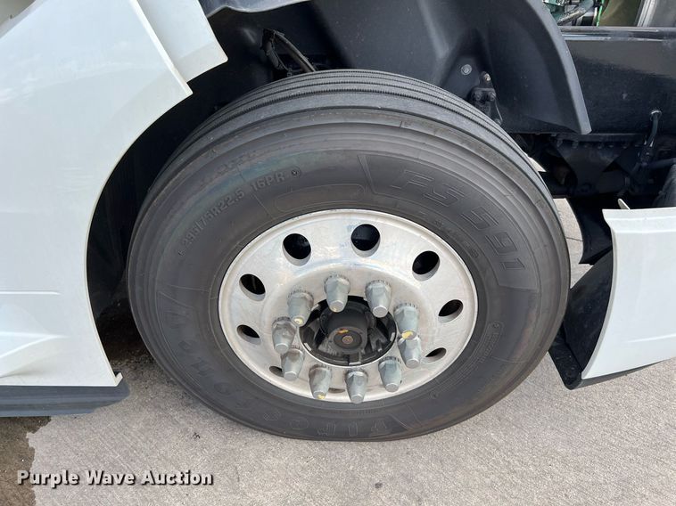 image for item DQ2140 2020 Volvo VNL860  semi truck