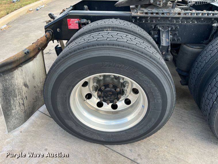 image for item DQ2140 2020 Volvo VNL860  semi truck