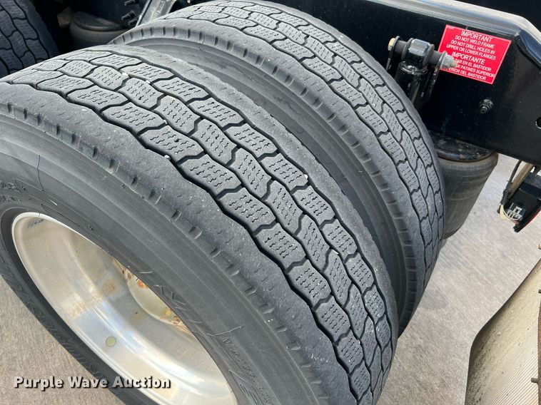 image for item DQ2140 2020 Volvo VNL860  semi truck