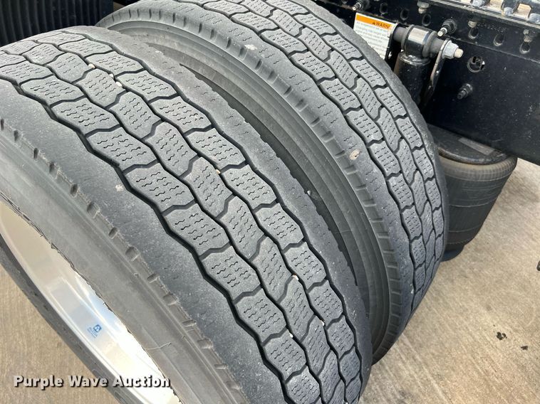 image for item DQ2140 2020 Volvo VNL860  semi truck