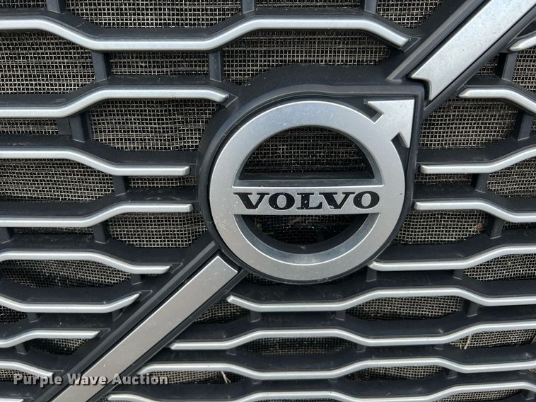 image for item DQ2140 2020 Volvo VNL860  semi truck