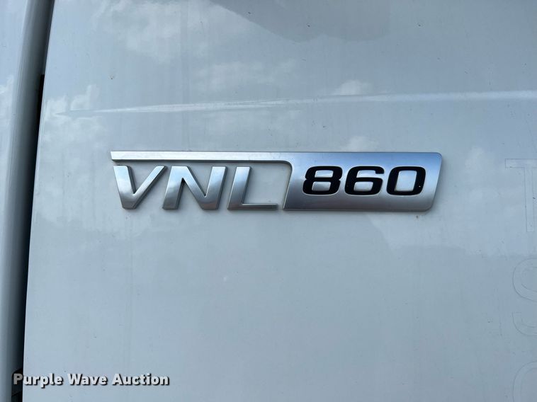 image for item DQ2140 2020 Volvo VNL860  semi truck