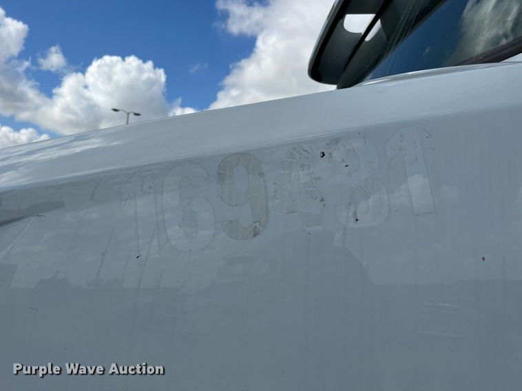 image for item DQ2140 2020 Volvo VNL860  semi truck