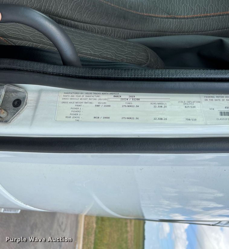image for item DQ2140 2020 Volvo VNL860  semi truck