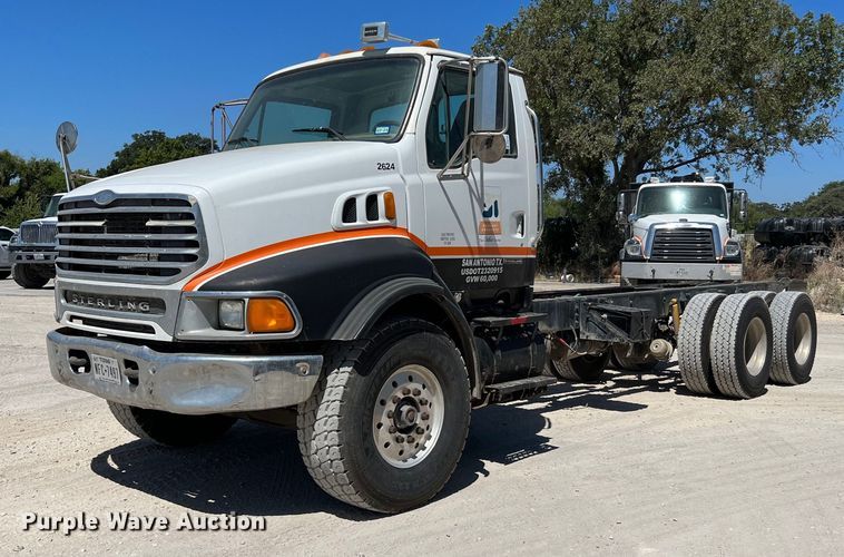 image for item DQ2145 2002 Sterling LT9500  truck cab and chassis