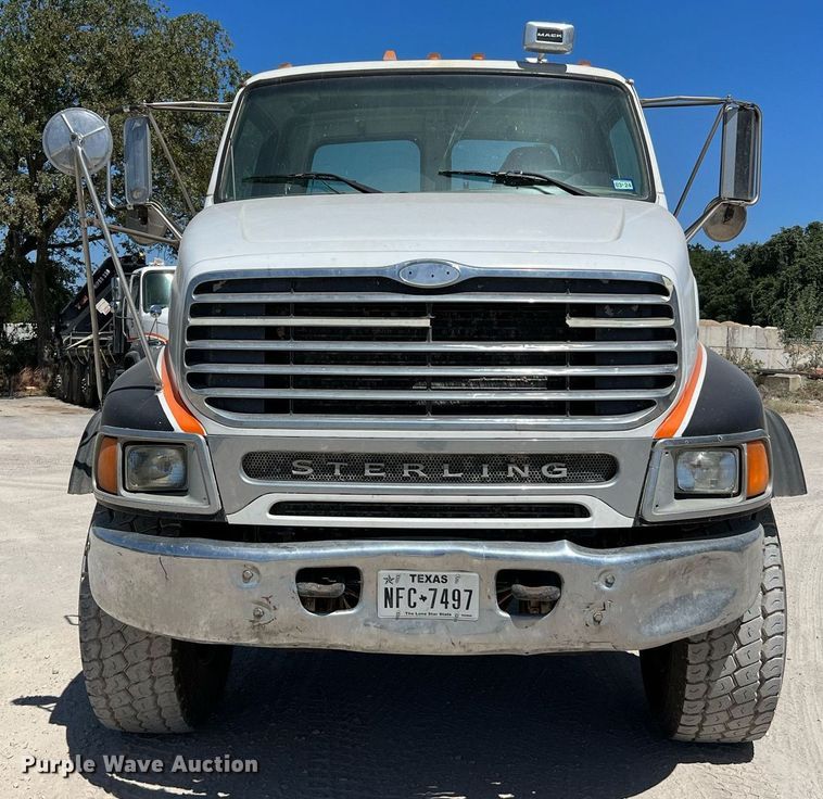 image for item DQ2145 2002 Sterling LT9500  truck cab and chassis
