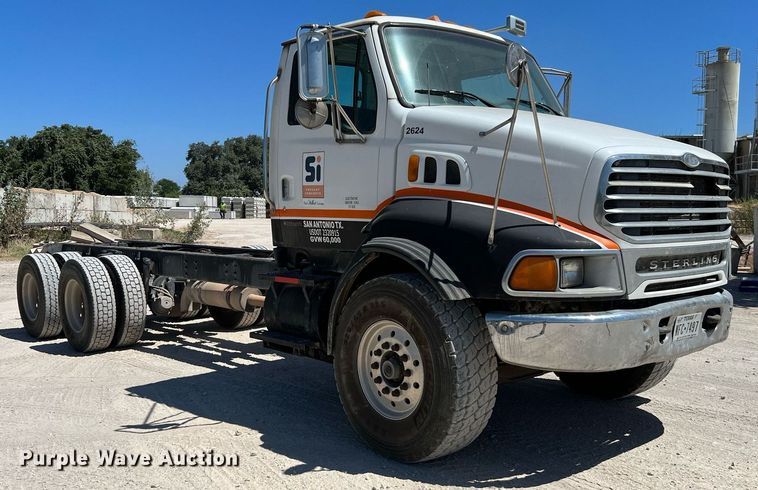 image for item DQ2145 2002 Sterling LT9500  truck cab and chassis
