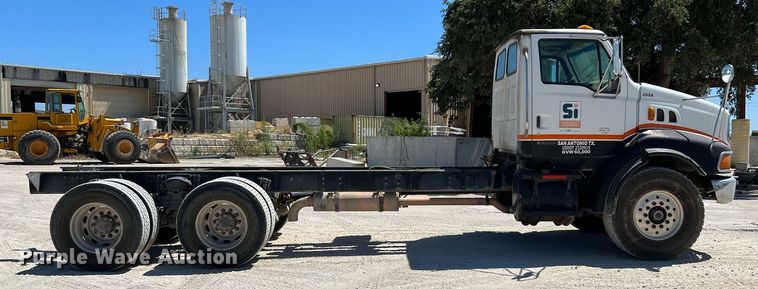 image for item DQ2145 2002 Sterling LT9500  truck cab and chassis