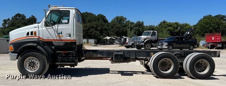 image for item DQ2145 2002 Sterling LT9500  truck cab and chassis