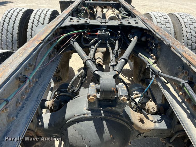 image for item DQ2145 2002 Sterling LT9500  truck cab and chassis