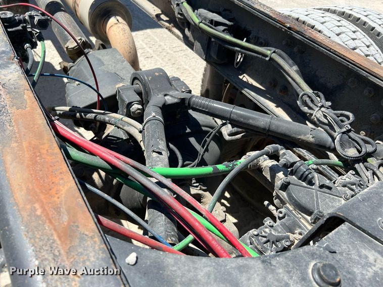 image for item DQ2145 2002 Sterling LT9500  truck cab and chassis