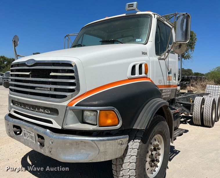 image for item DQ2145 2002 Sterling LT9500  truck cab and chassis