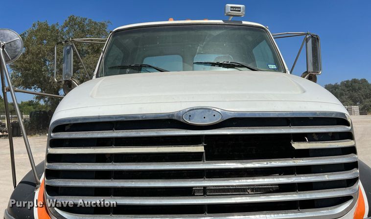 image for item DQ2145 2002 Sterling LT9500  truck cab and chassis