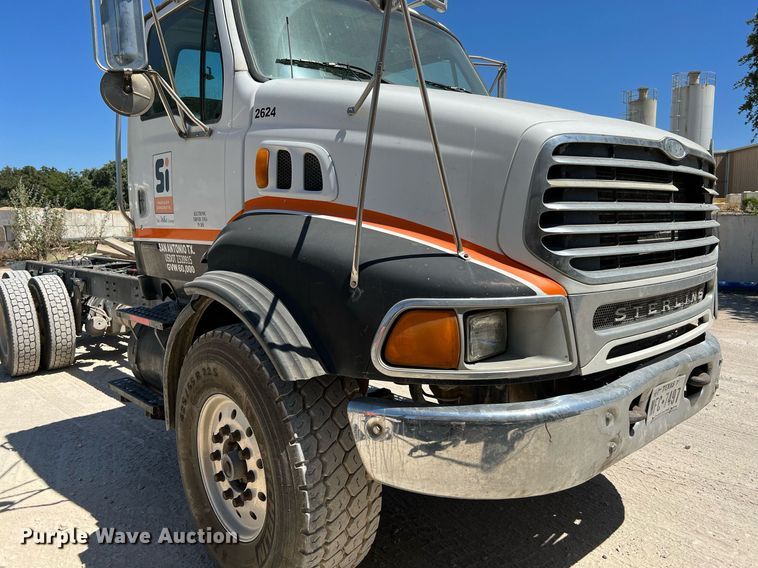 image for item DQ2145 2002 Sterling LT9500  truck cab and chassis