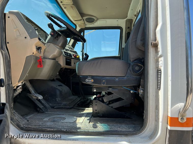 image for item DQ2145 2002 Sterling LT9500  truck cab and chassis
