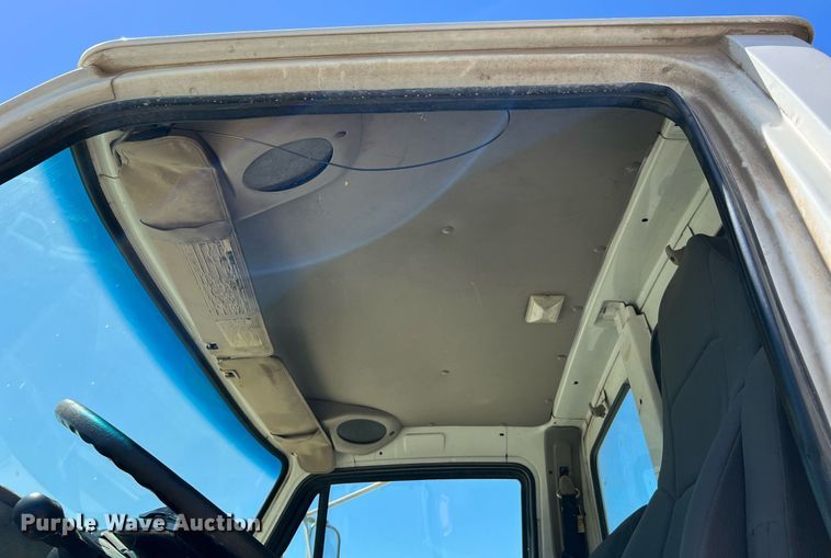 image for item DQ2145 2002 Sterling LT9500  truck cab and chassis