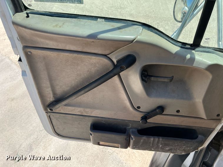 image for item DQ2145 2002 Sterling LT9500  truck cab and chassis