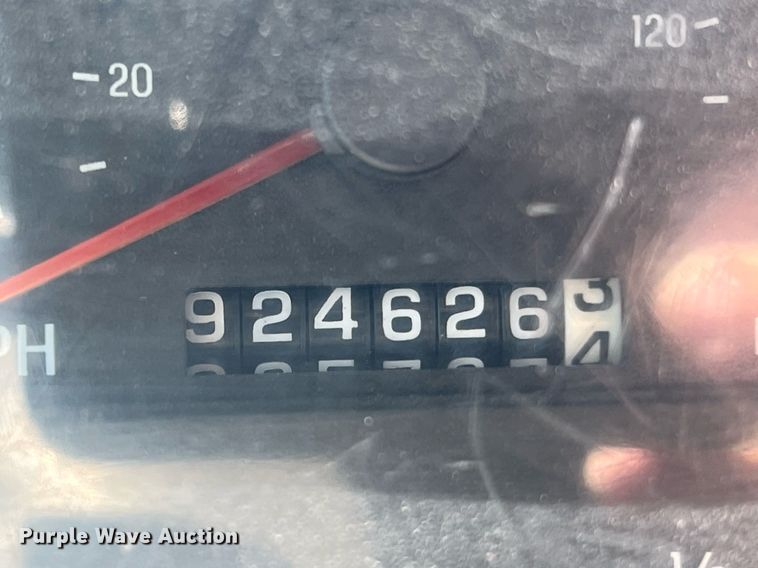 image for item DQ2145 2002 Sterling LT9500  truck cab and chassis