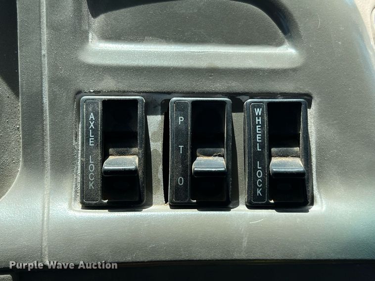 image for item DQ2145 2002 Sterling LT9500  truck cab and chassis