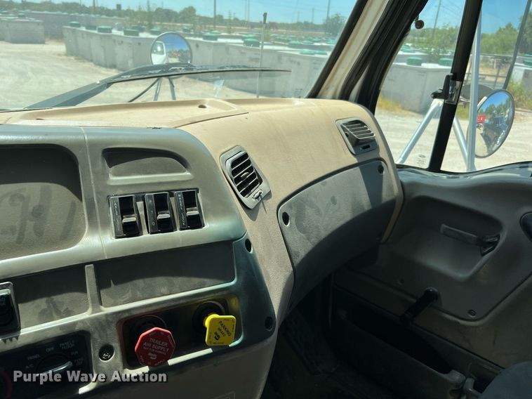 image for item DQ2145 2002 Sterling LT9500  truck cab and chassis