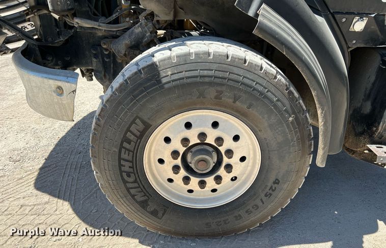 image for item DQ2145 2002 Sterling LT9500  truck cab and chassis