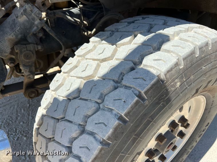 image for item DQ2145 2002 Sterling LT9500  truck cab and chassis