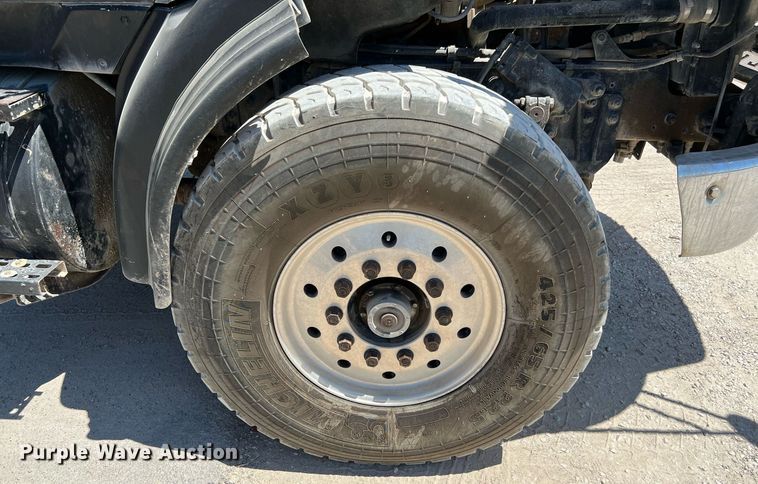 image for item DQ2145 2002 Sterling LT9500  truck cab and chassis