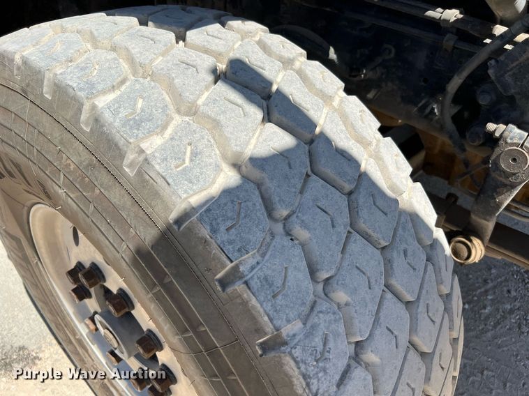 image for item DQ2145 2002 Sterling LT9500  truck cab and chassis