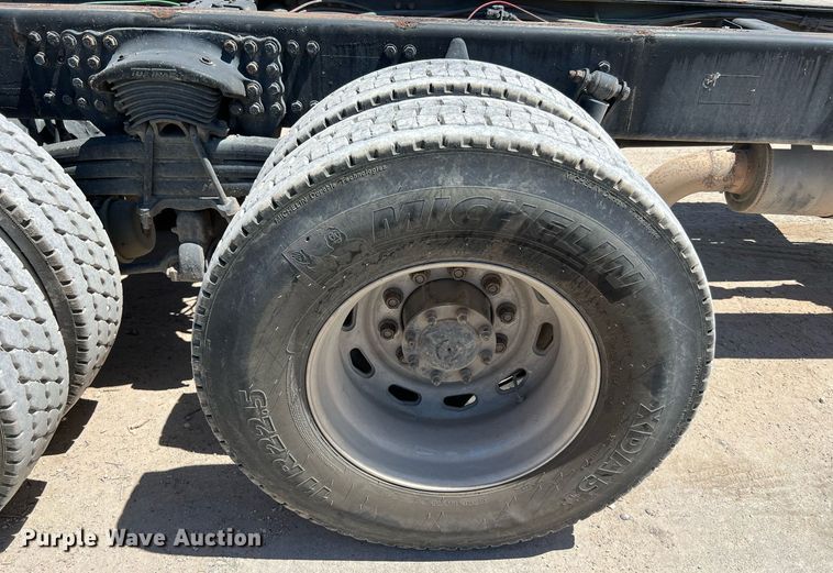 image for item DQ2145 2002 Sterling LT9500  truck cab and chassis