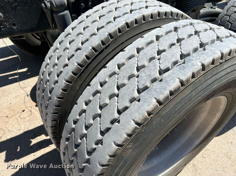 image for item DQ2145 2002 Sterling LT9500  truck cab and chassis