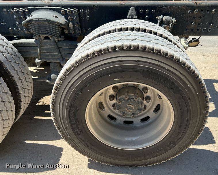 image for item DQ2145 2002 Sterling LT9500  truck cab and chassis