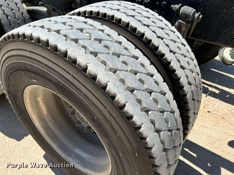 image for item DQ2145 2002 Sterling LT9500  truck cab and chassis