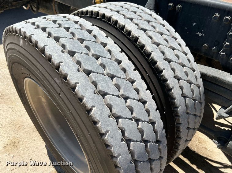 image for item DQ2145 2002 Sterling LT9500  truck cab and chassis