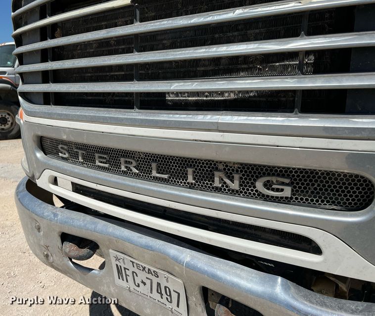 image for item DQ2145 2002 Sterling LT9500  truck cab and chassis