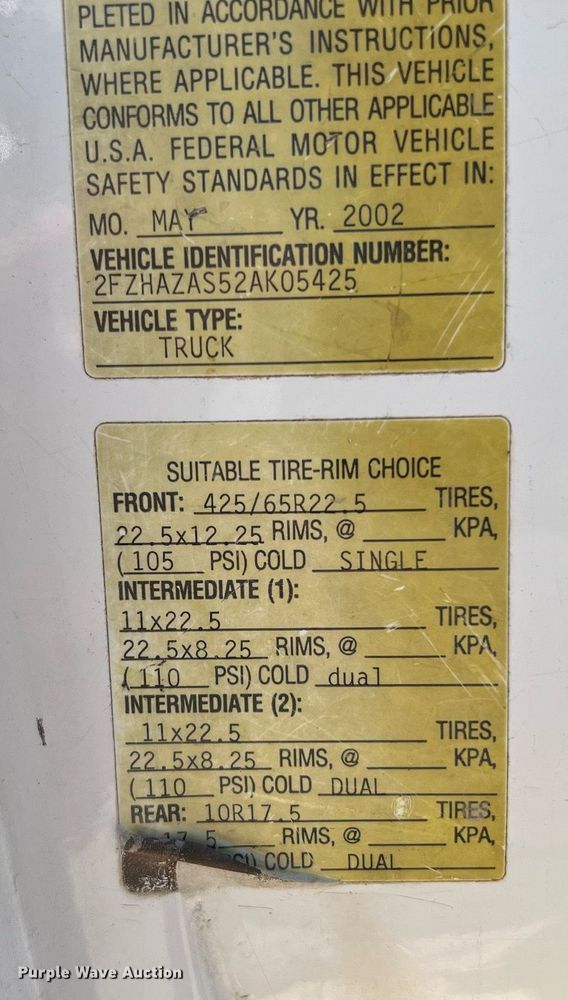 image for item DQ2145 2002 Sterling LT9500  truck cab and chassis