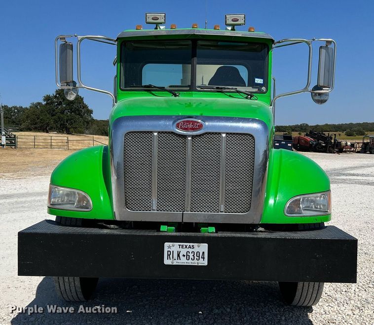 image for item DQ2146 2008 Peterbilt 335  truck cab and chassis