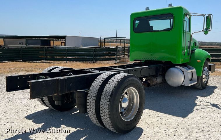 image for item DQ2146 2008 Peterbilt 335  truck cab and chassis