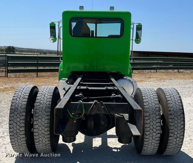 image for item DQ2146 2008 Peterbilt 335  truck cab and chassis