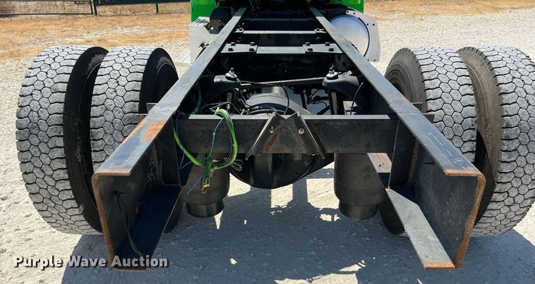 image for item DQ2146 2008 Peterbilt 335  truck cab and chassis