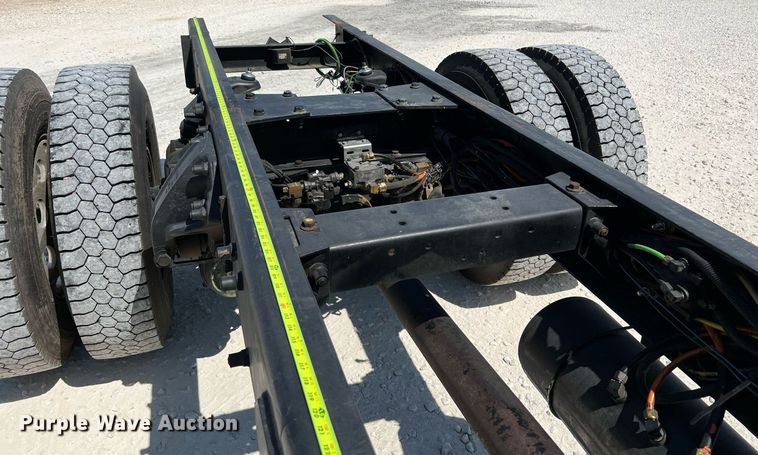 image for item DQ2146 2008 Peterbilt 335  truck cab and chassis