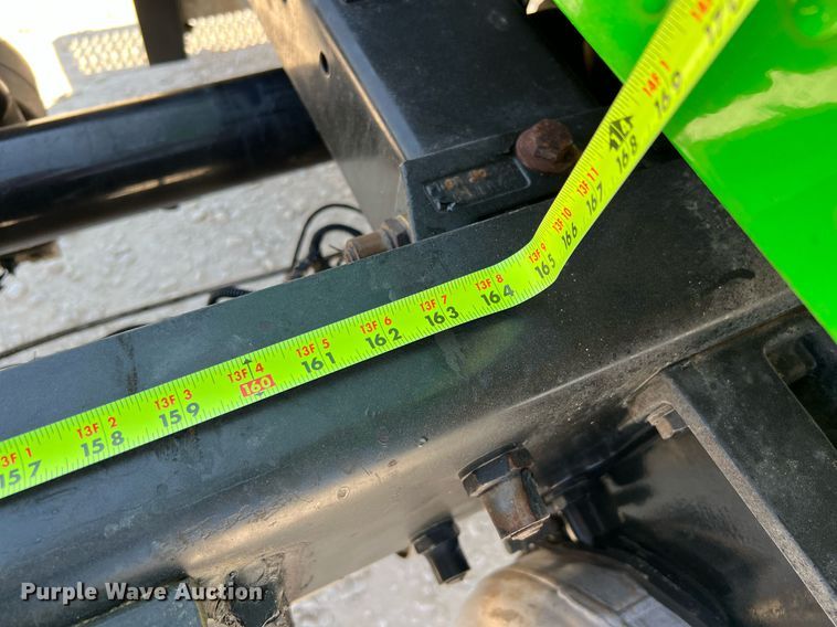 image for item DQ2146 2008 Peterbilt 335  truck cab and chassis