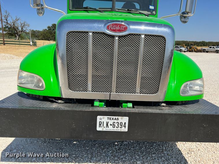 image for item DQ2146 2008 Peterbilt 335  truck cab and chassis