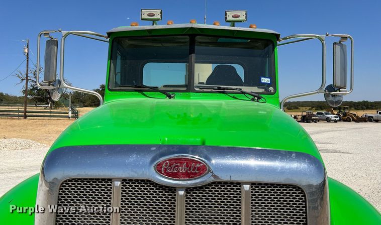 image for item DQ2146 2008 Peterbilt 335  truck cab and chassis