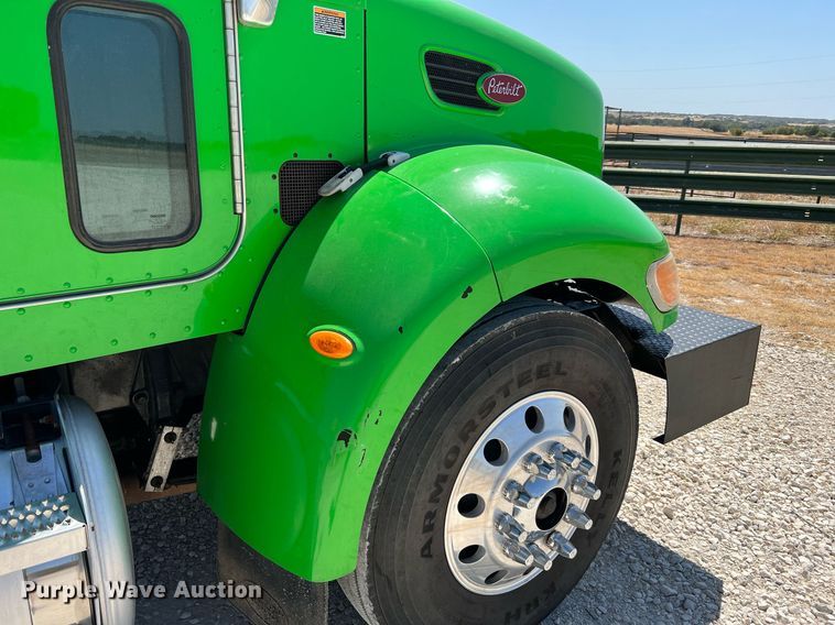 image for item DQ2146 2008 Peterbilt 335  truck cab and chassis