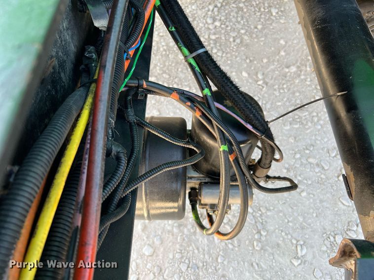 image for item DQ2146 2008 Peterbilt 335  truck cab and chassis